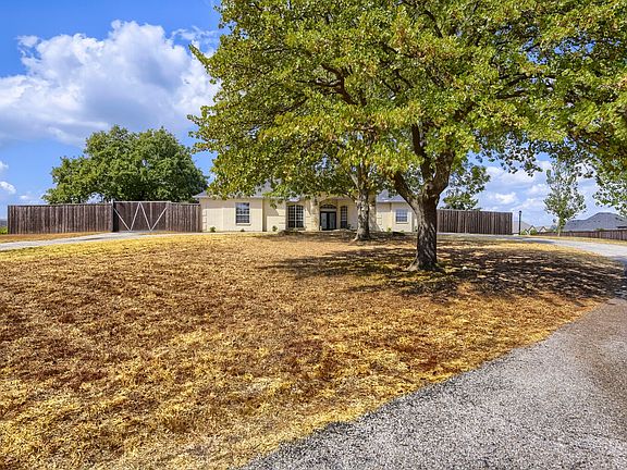 4th image of 201 N Garza Rd