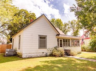 408 N Wood St, Caney, KS 67333