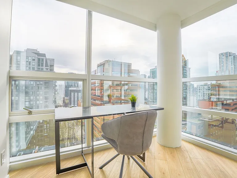 1050 Burrard St — Photo 8