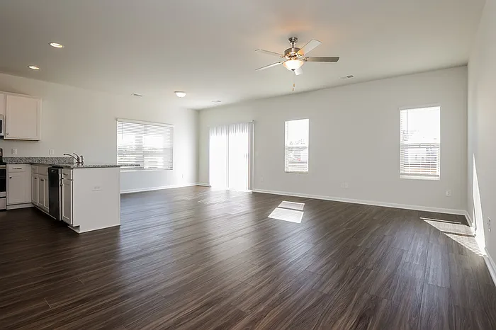 3 bed, 2.0 bath, 1718 sqft, $2,495 — Photo 3
