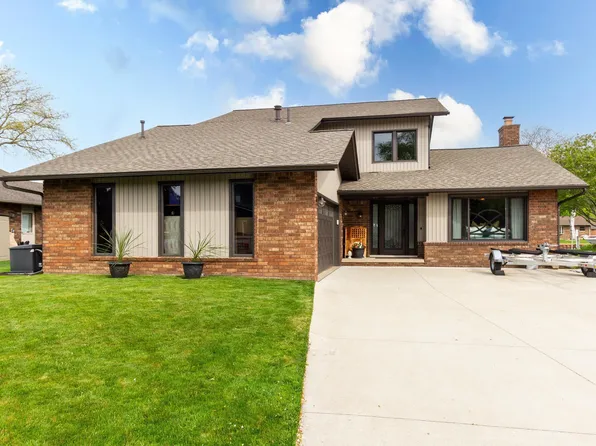 7326 Parklane Dr, Clay, MI 48001