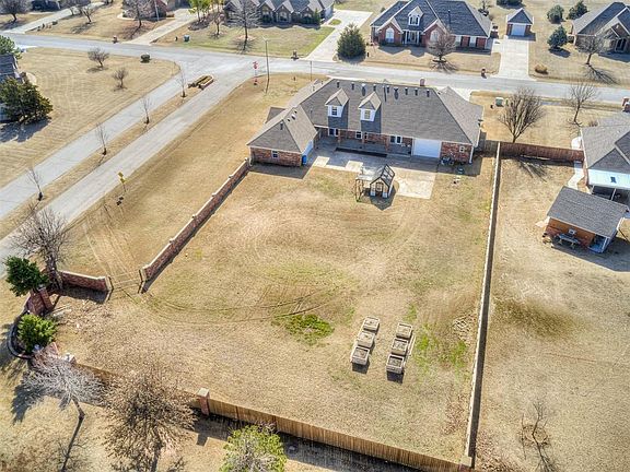 3rd image of 1501 W Quail Lake Way
