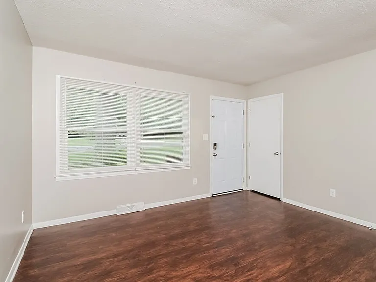 4121 Carlyle Dr — Photo 5