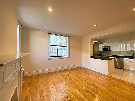2nd image of 265 W 81st St #9X
