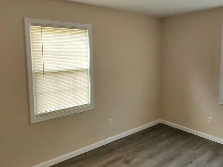 832 Newman St — Photo 19
