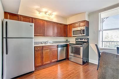 3rd image of 1615 Gov Nicholls St APT 208
