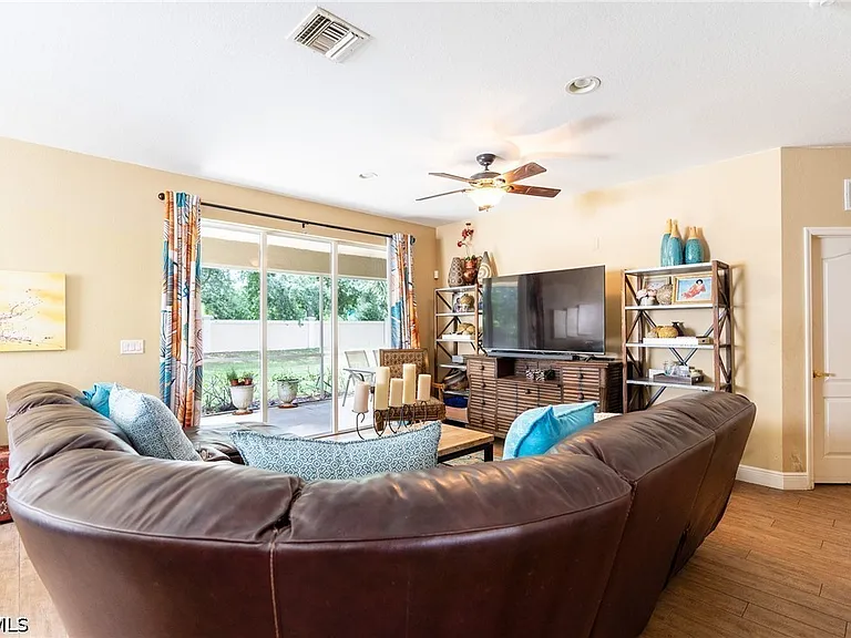 8713 Pegasus Dr — Photo 11