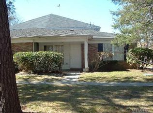 6 Jamestown Ct #A, Ridge, NY 11961