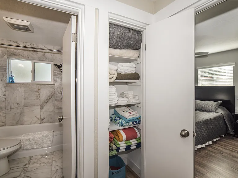 2472 Whitman St — Photo 16
