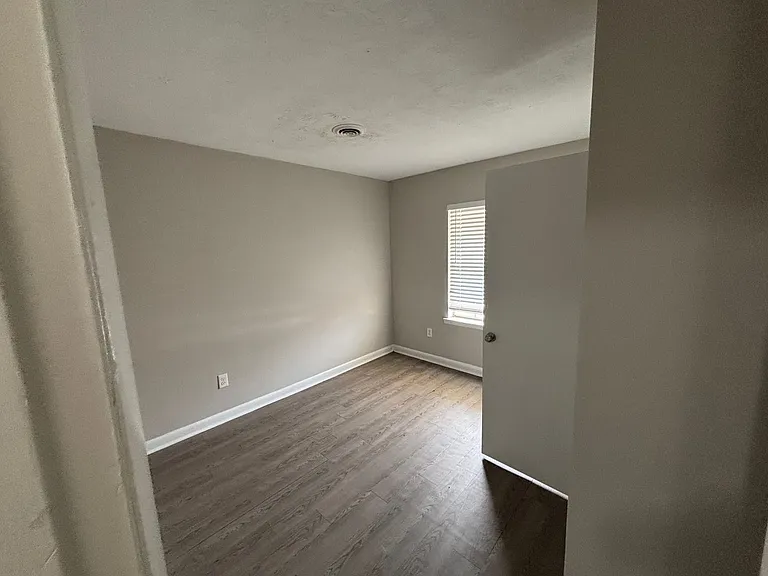 208 Watson St — Photo 3