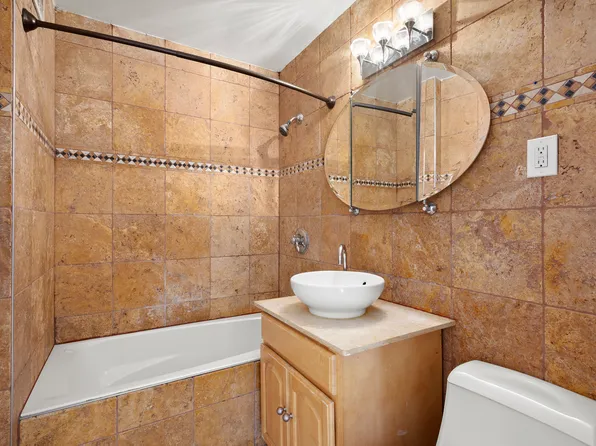 1641 Third Avenue image 9 of 11