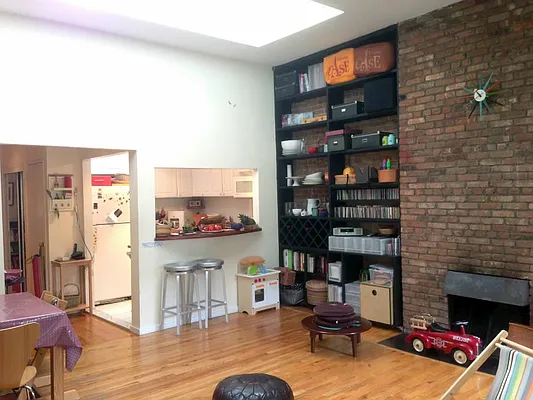 Rented by Town Residential | media 9