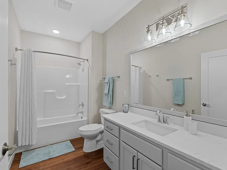 Tivoli Green Apartments & Townhomes — Photo 28