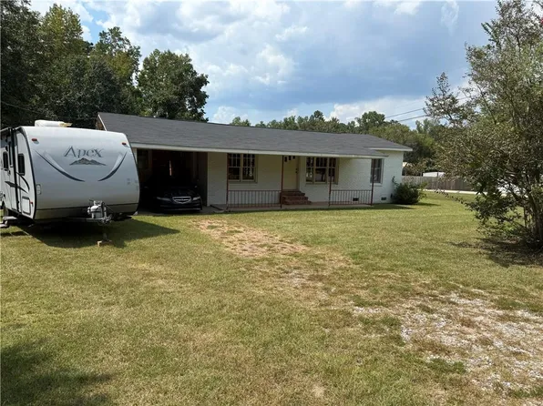 135 Lakeview Ave, Smiths Station, AL 36877