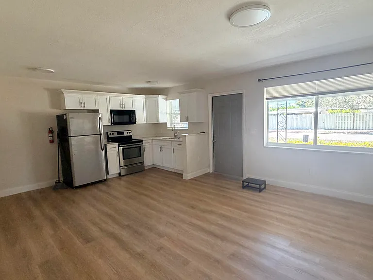 800 Moffett St #3 — Photo 3