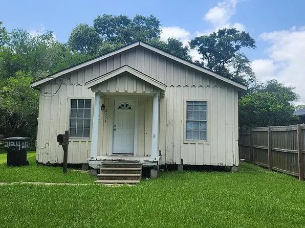 2124 Avenue G, Nederland, TX 77627