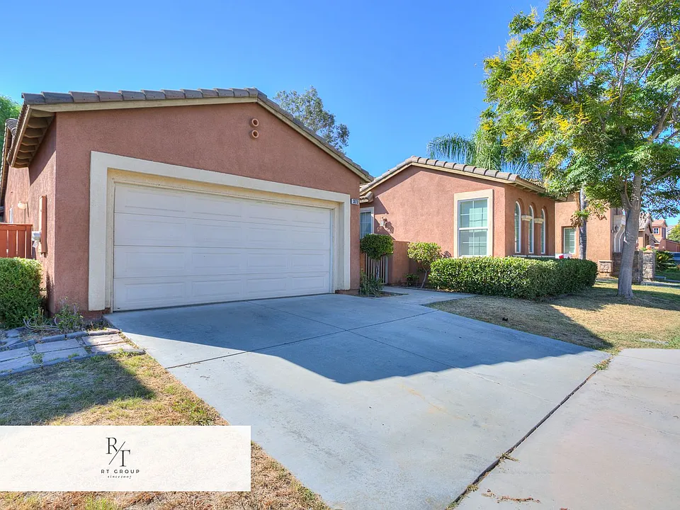 3879 Bella Villagio Ave