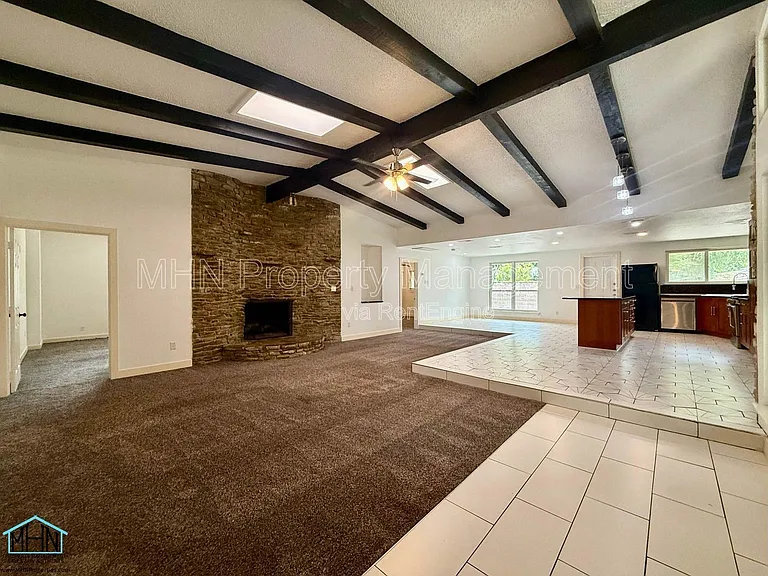 100 Bluet Ln — Photo 6