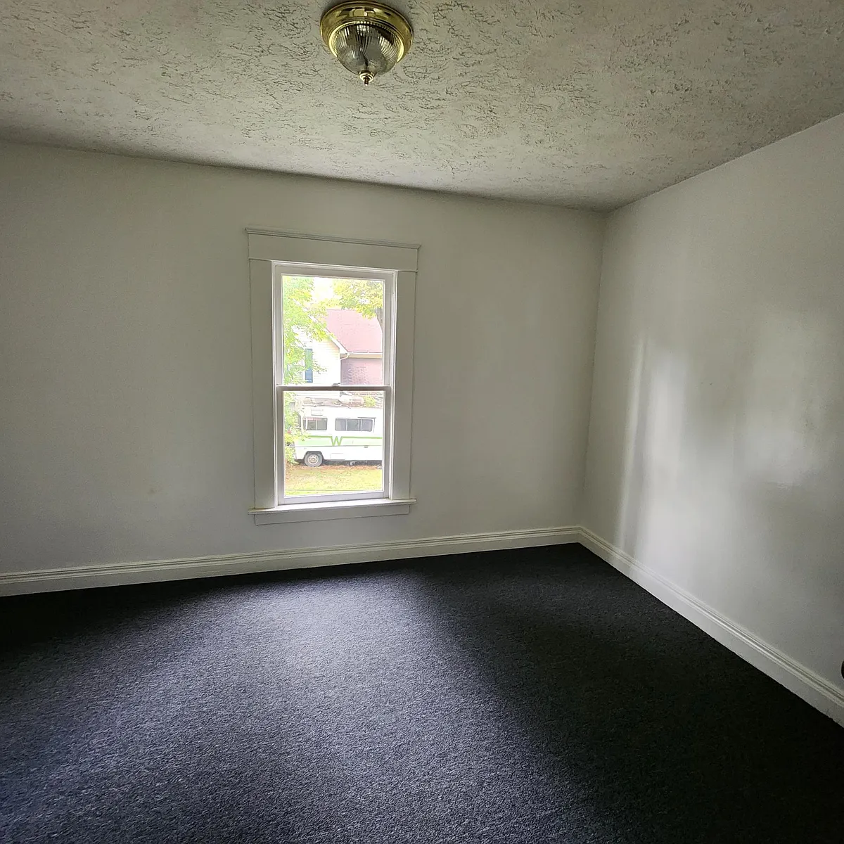 Building Photo - 731 N Sycamore St #1/2