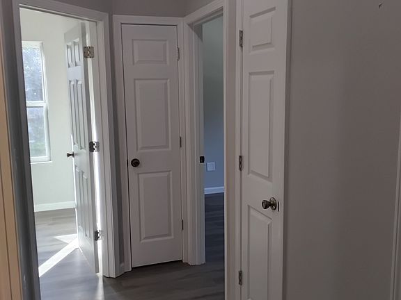 4th image of 3420 Duane Ave