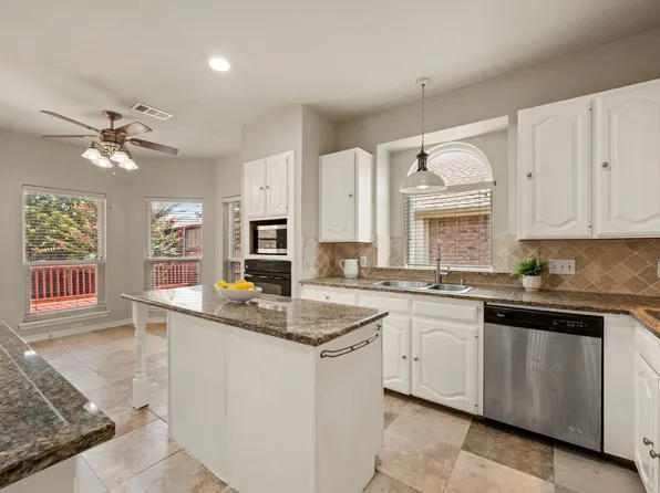 1133 Kelly Ln, Lewisville, TX 75077