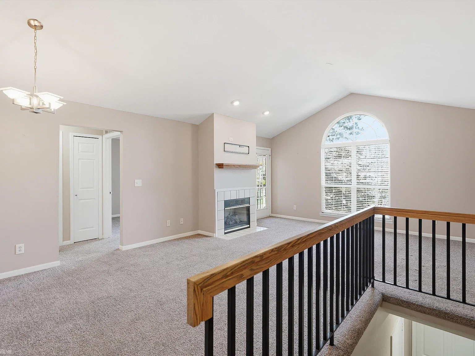 2 bed, 1.5 bath, 1016 sqft, $1,600 — Photo 2