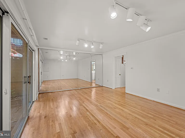 605 H St SW — Photo 10