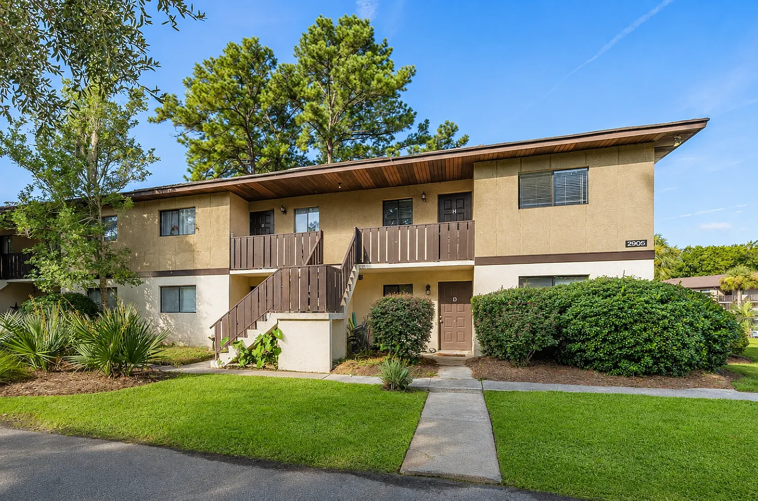 2 bed, 850 sqft, $1,750 — Photo 1