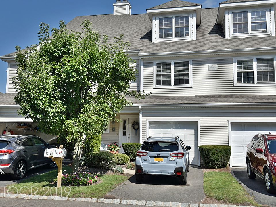 1st image of 15 Underhill Dr