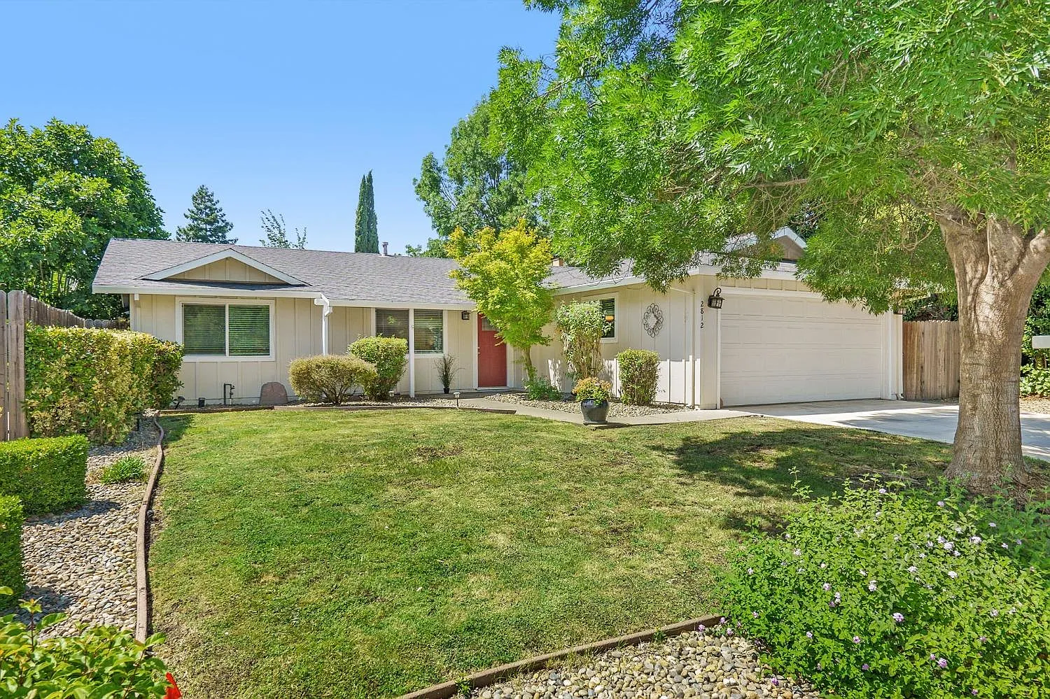 2812 Eel Ave photo 1