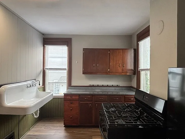 375 Erie Street — Photo 5
