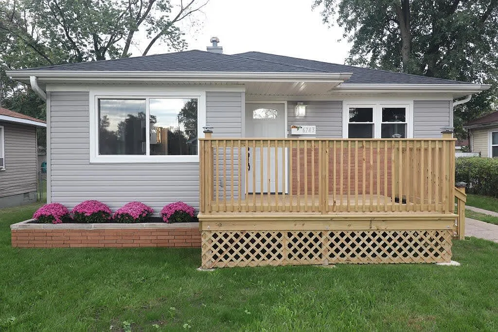3 bed, $1,350 — Photo 1