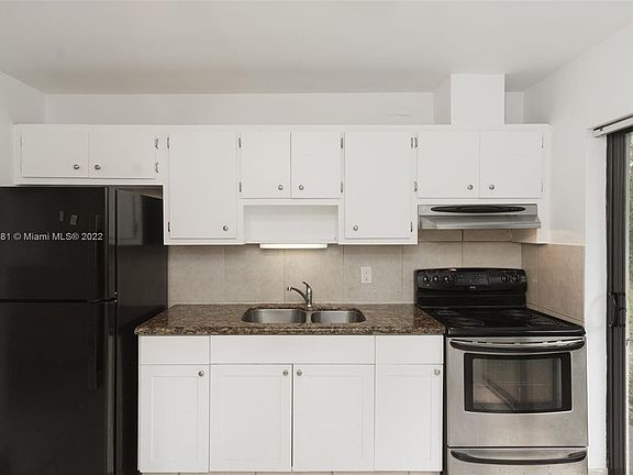 4th image of 11650 NE 11th Pl #11652