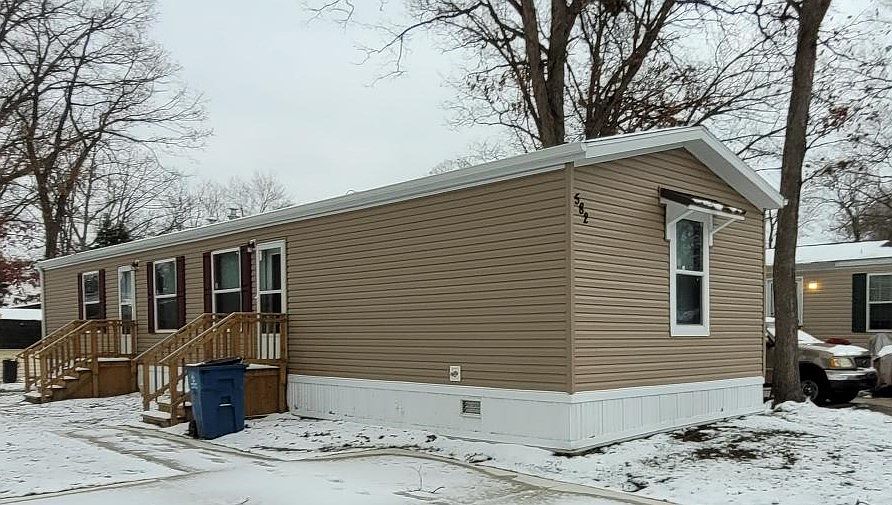 1st image of 582 Courtland Ln #200