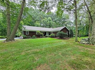 551 Joan Dr, Fairfield, CT 06824