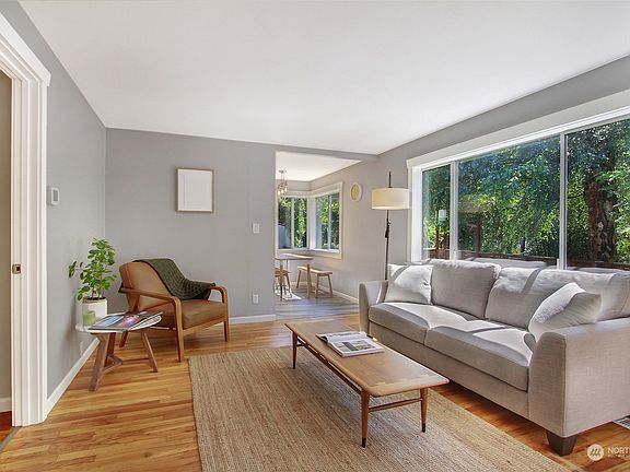3rd image of 19612 Forest Park Drive NE