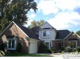 38655 Pineridge St, Harrison Township, MI 48045