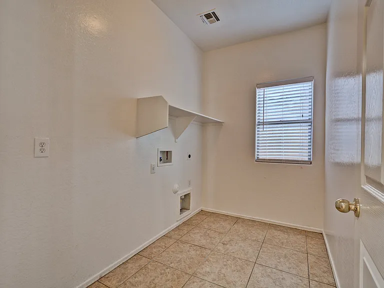 10115 W Parkway Dr — Photo 9