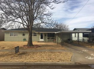 2411 Galveston St, Plainview, TX 79072