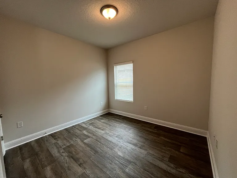14920 Dayton Cir — Photo 9