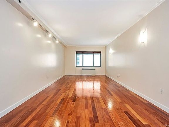 3rd image of 10 City Pl #3d-unit 3D