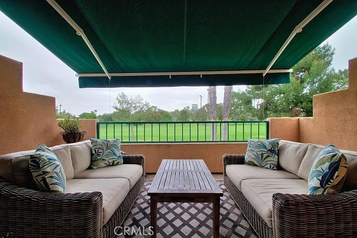 350 Villa Point Dr — Photo 1