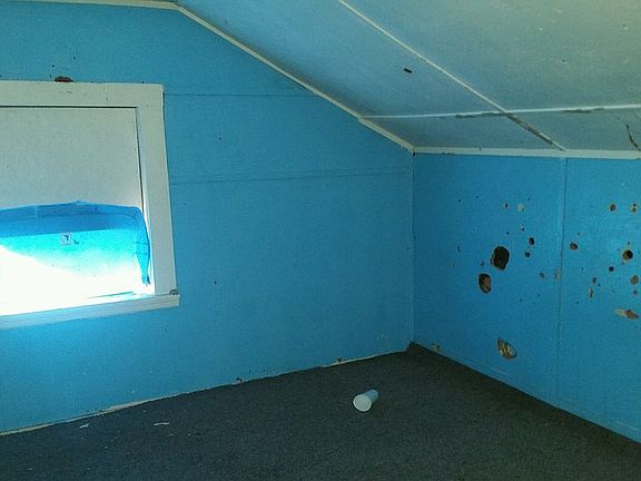 3rd image of 305 E Chestnut St