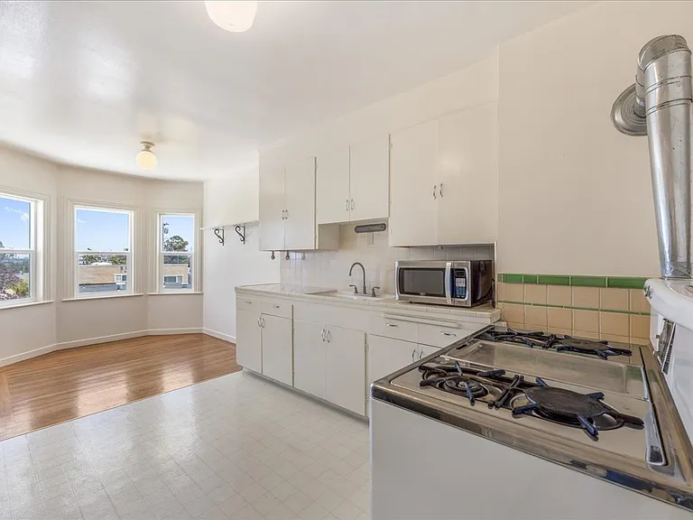 276 East Ave — Photo 11