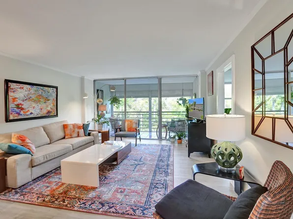 107 Royal Park Drive #4B, Oakland Park, FL 33309