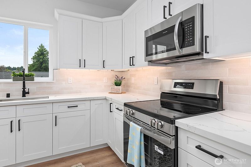 4th image of 1122 Tecumseh Street