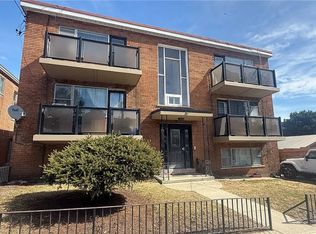 25 Windermere, Toronto, ON M6S 3J3