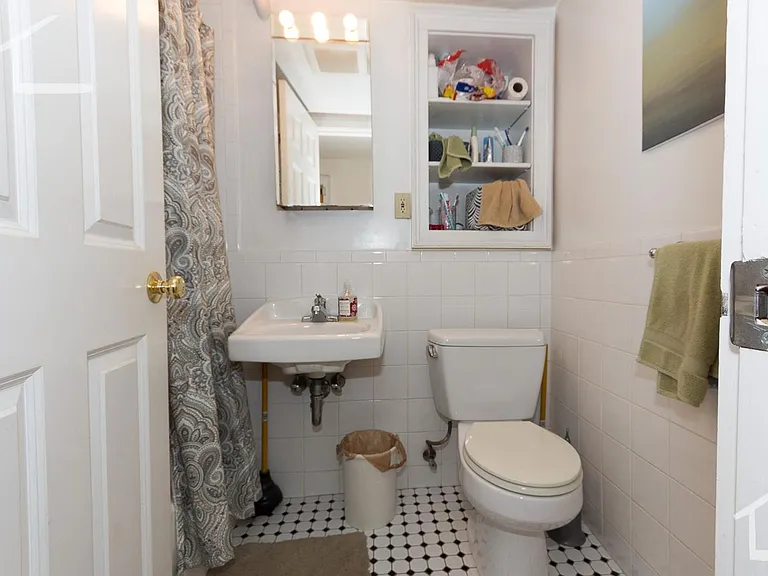 22 Glenville Ave #1D — Photo 15