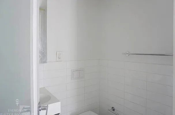 Rented by Evergreen Realty & Investments | media 10