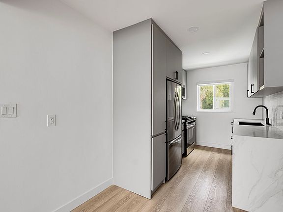 3rd image of 1210-1224 Felspar St #1218